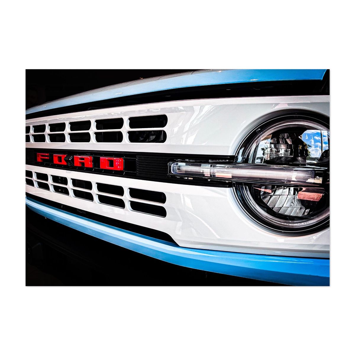 Ford Bronco – image 1 of 2