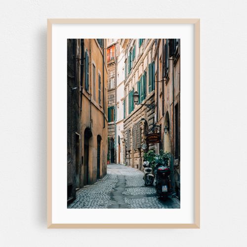 Narrow Vicolo di Montevecchio