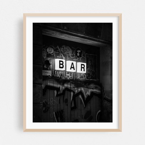 BAR B&W