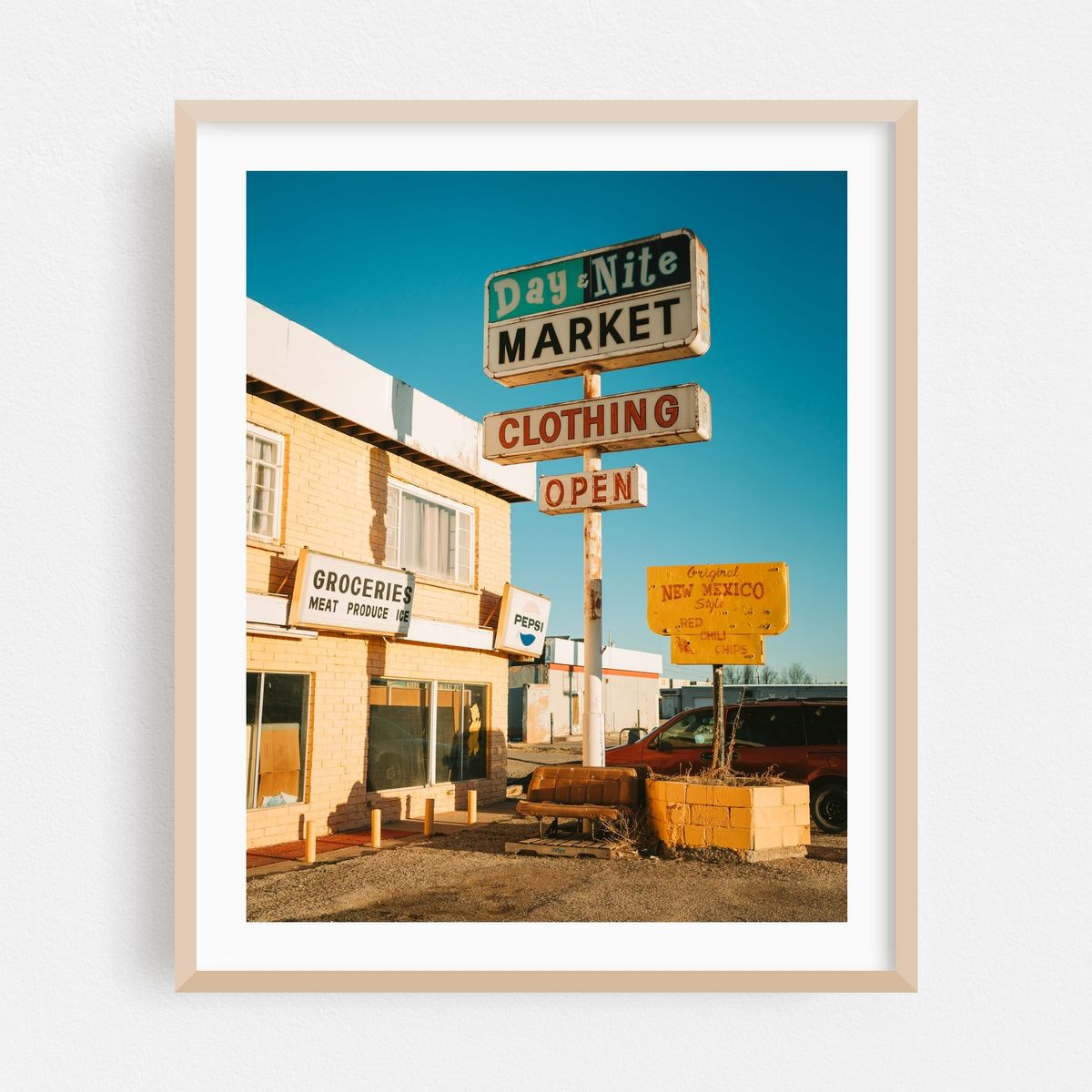 Pinkston's Day & Night Market, Milan 01 – image 1 of 12