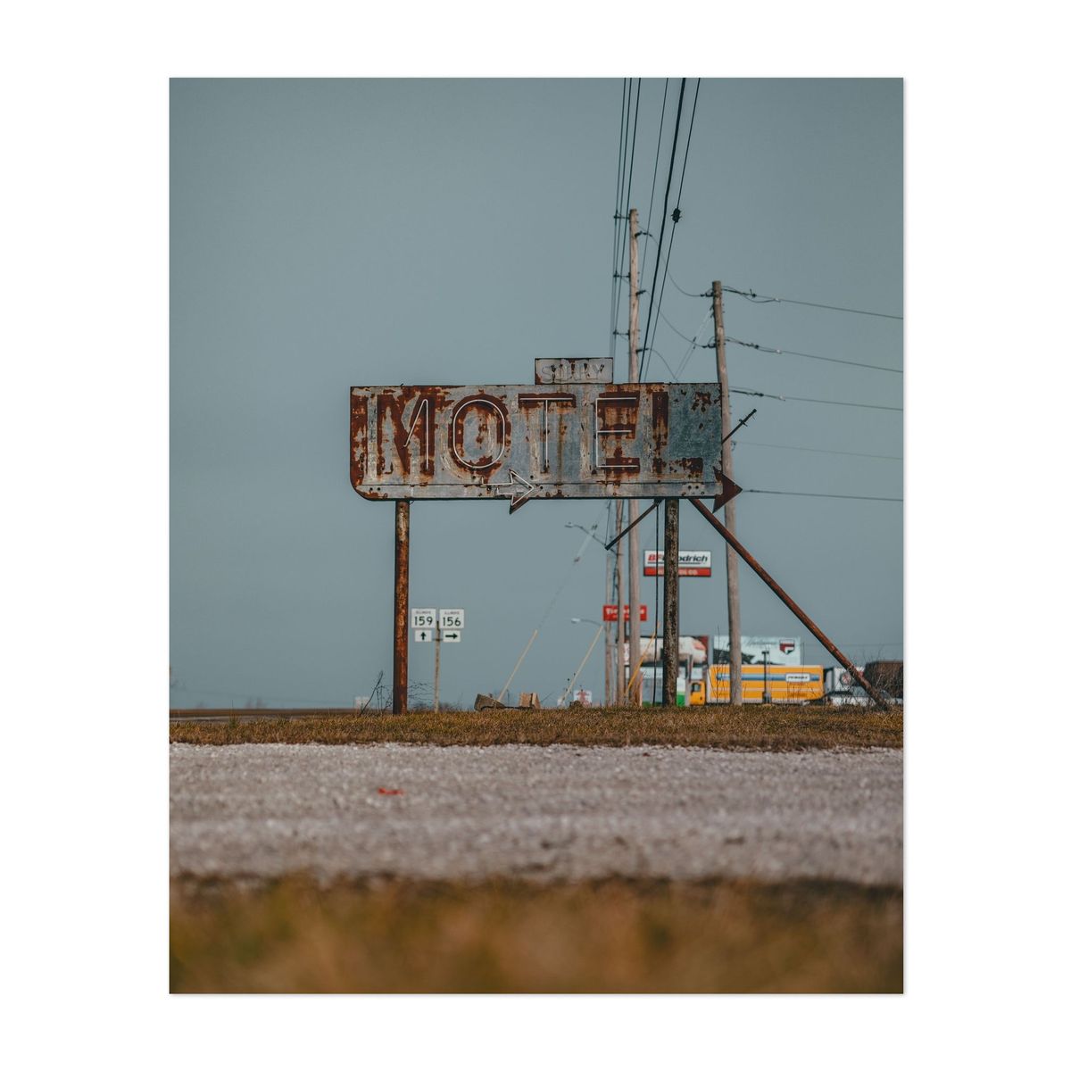 Abandoned Illinois Motel Sign – image 1 of 2