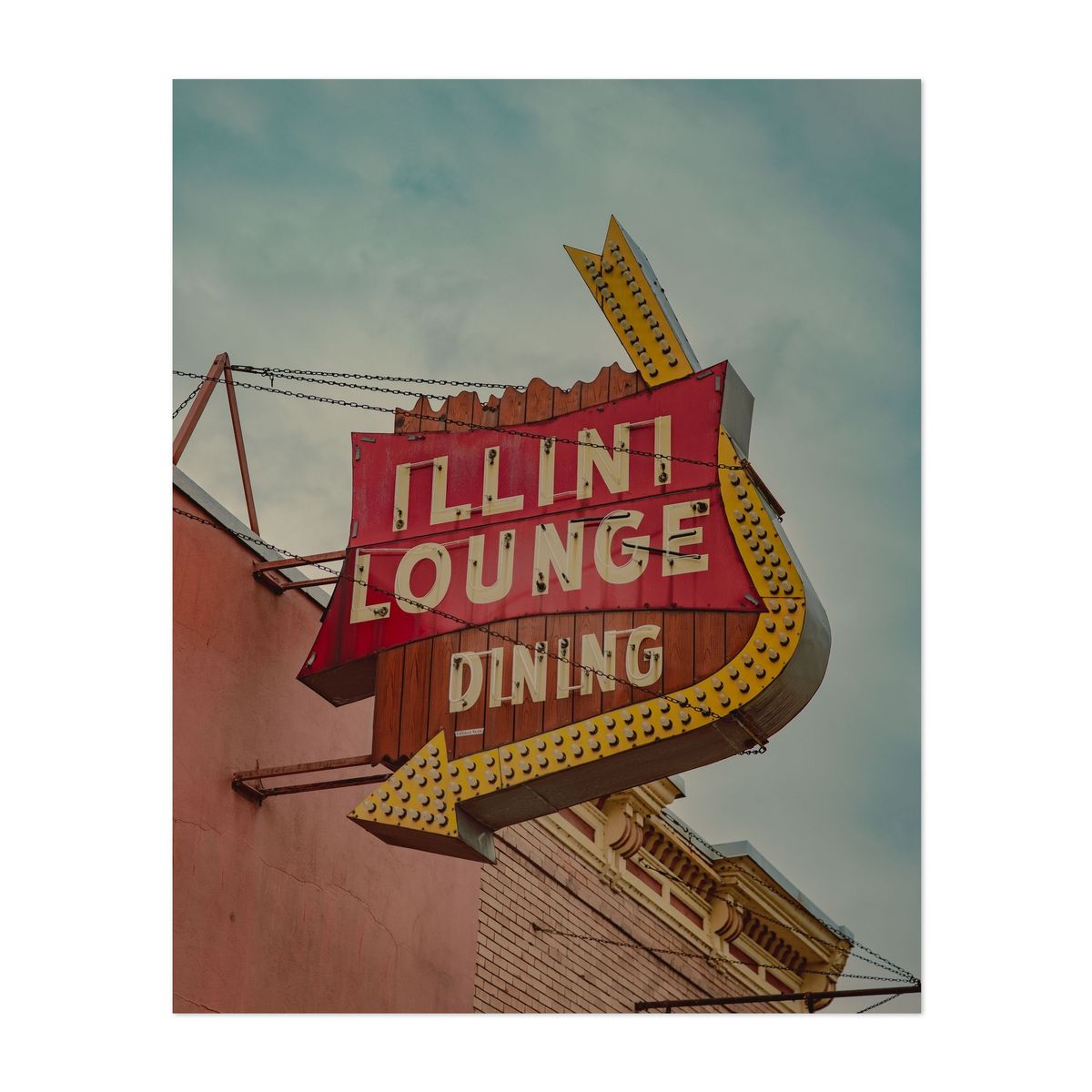 Illini Lounge 01 – image 1 of 2