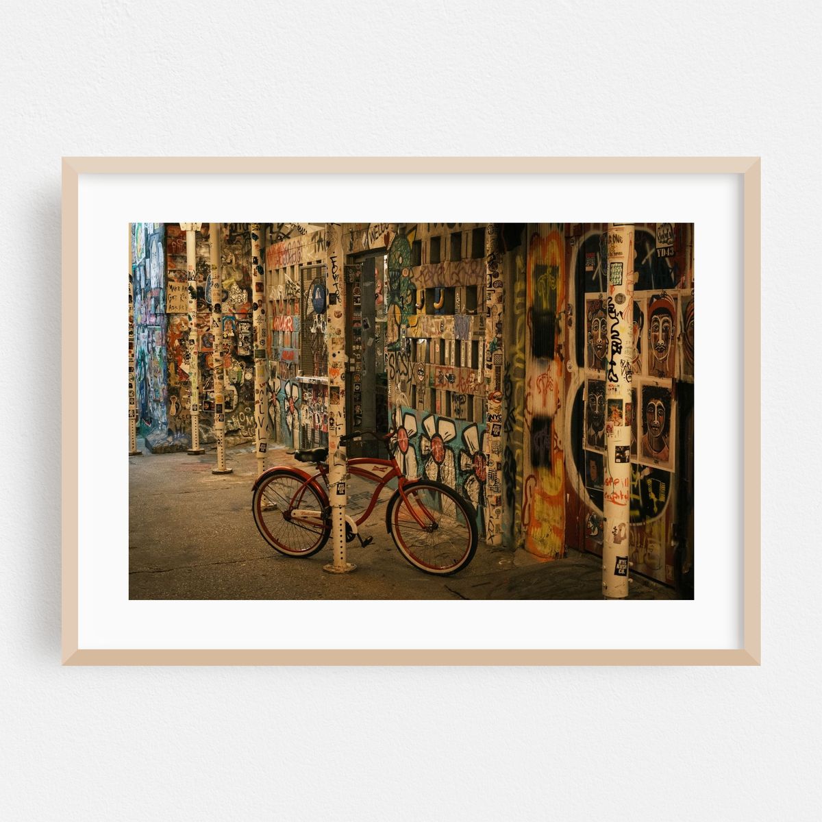 Bike in Freeman Alley, Manhattan – image 1 of 9