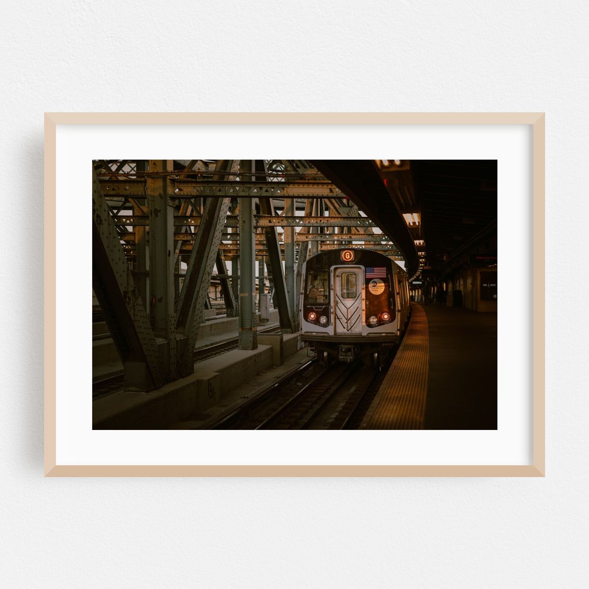 G Approaching, Smith-9th Streets – image 1 of 6