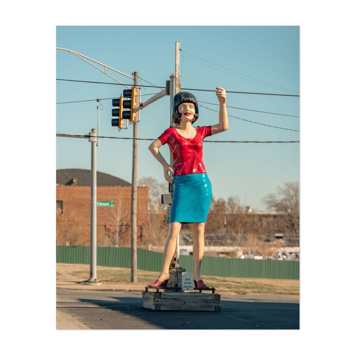 Vanna Whitewall 01 – image 1 of 2