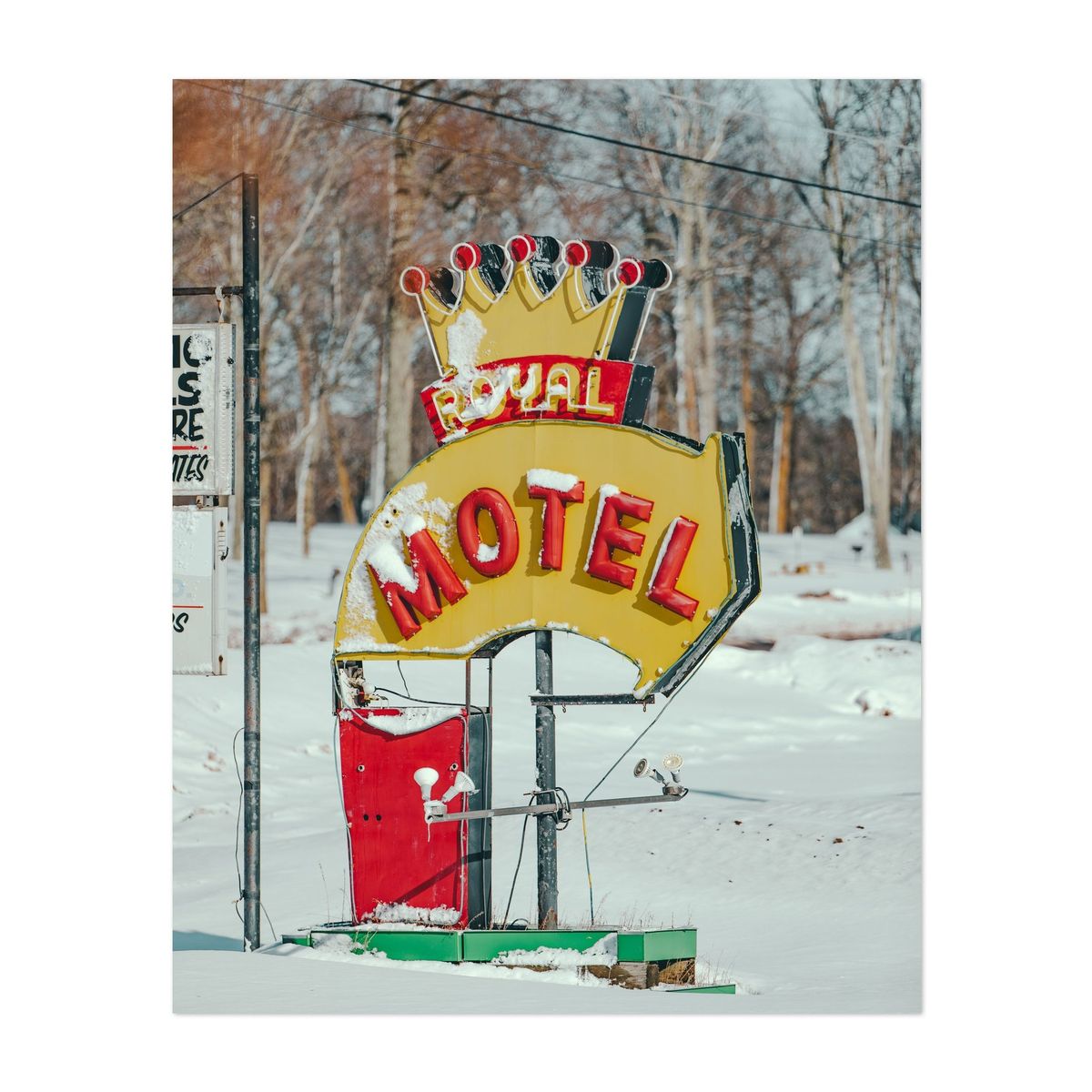 Royal Motel – image 1 of 2