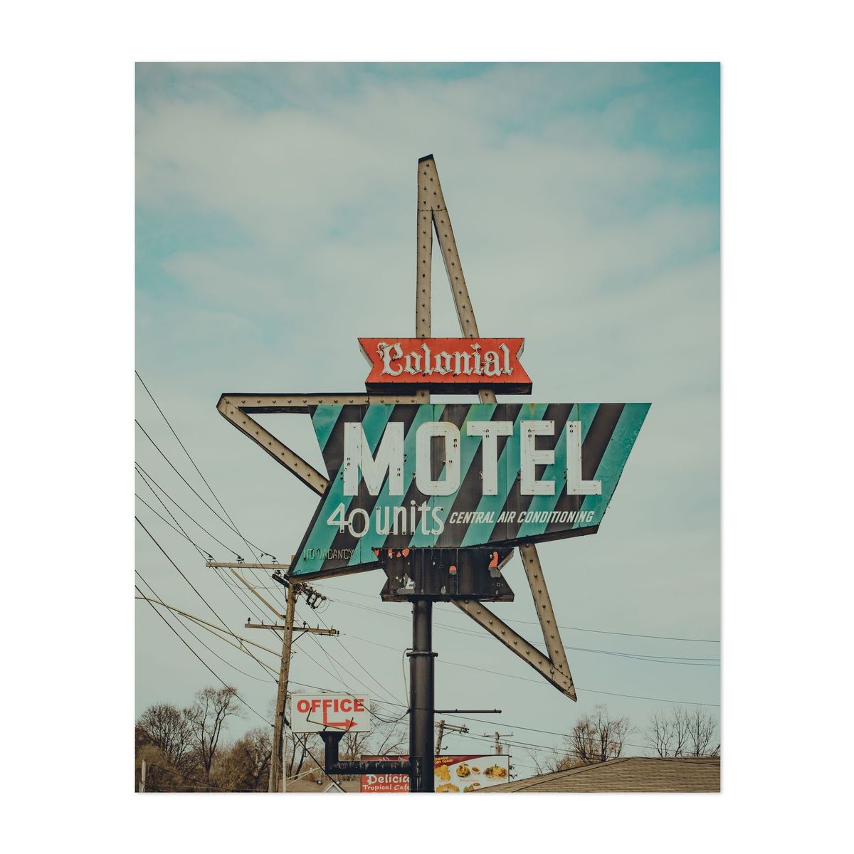 Colonial Motel 01 – image 1 of 2