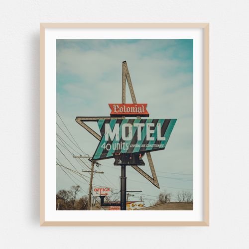 Colonial Motel 01