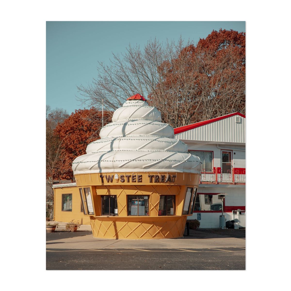 Twistee Treat 01 – image 1 of 2