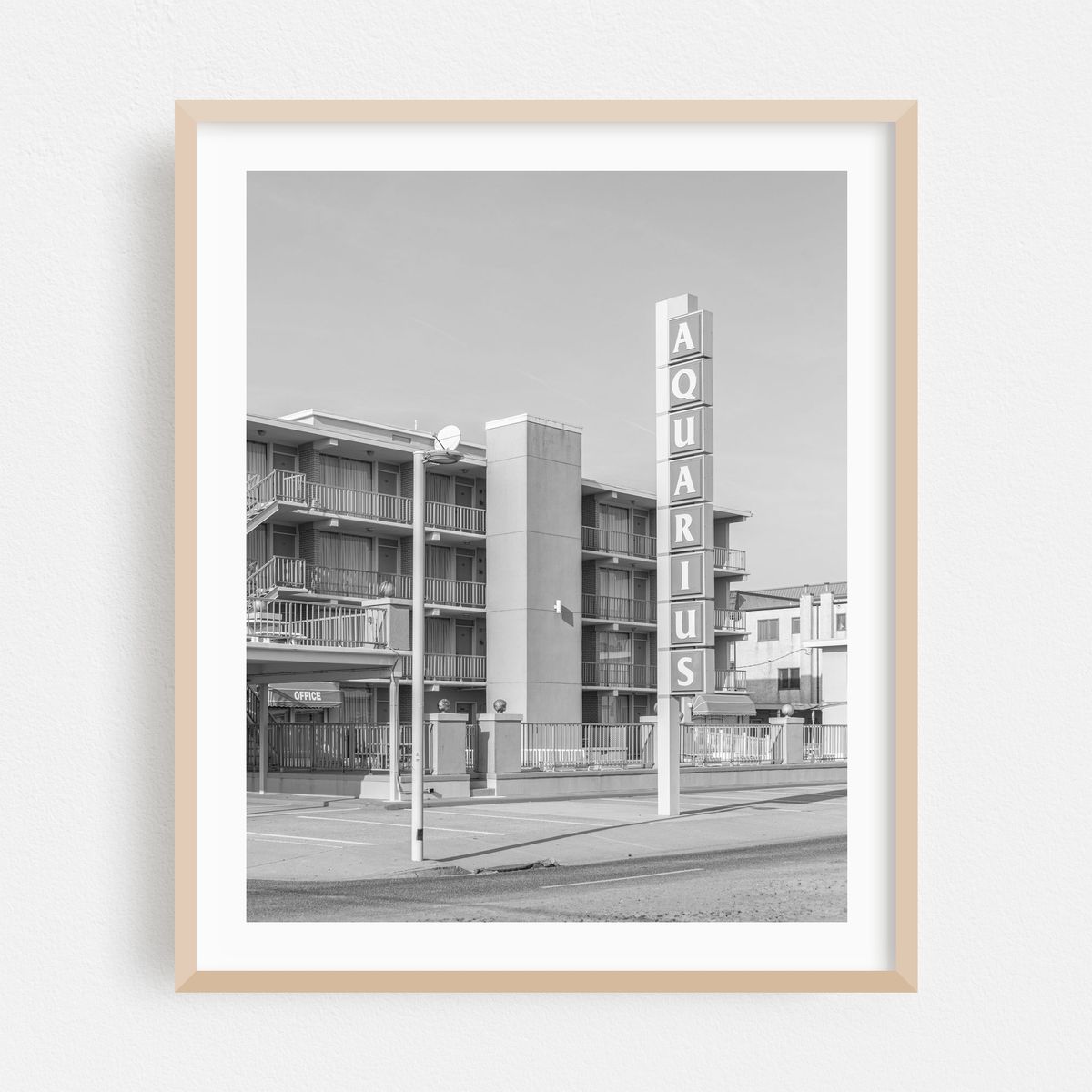 Aquarius B&W – image 1 of 12