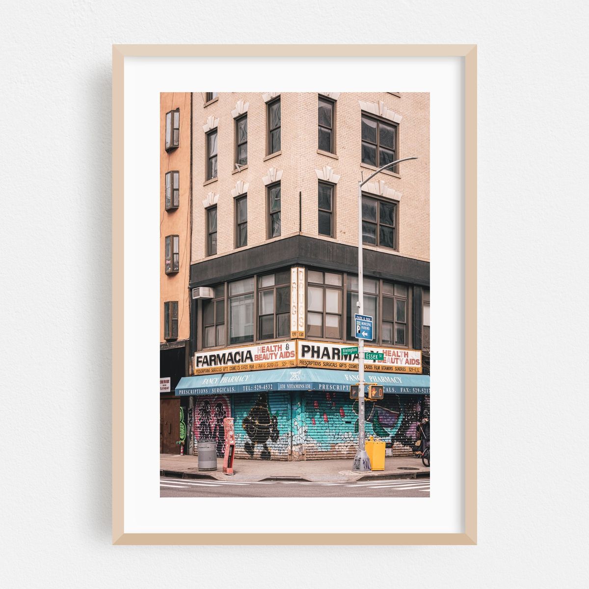 Farmacia, LES – image 1 of 16