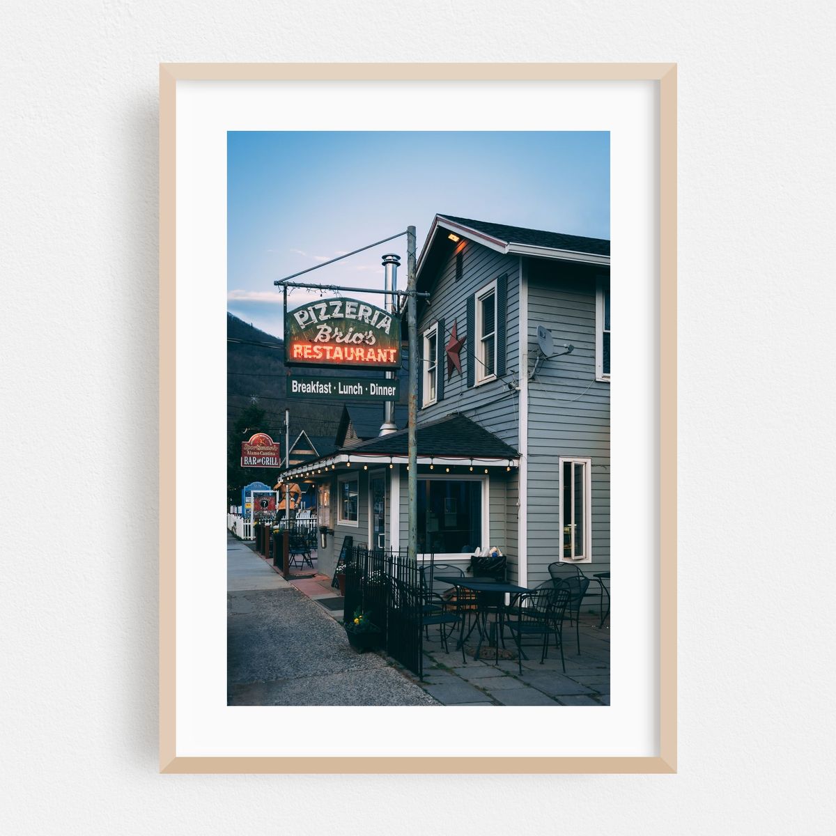 Brio's, Phoenicia 02 – image 1 of 16