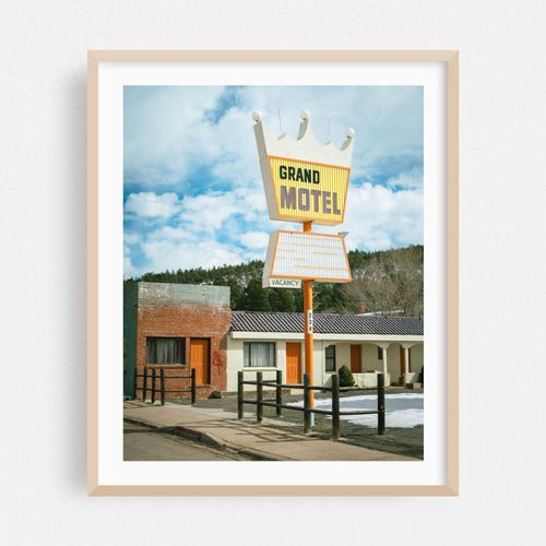 Grand Motel, Williams