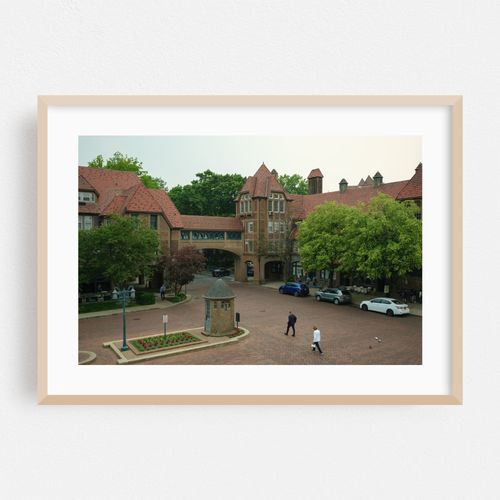 Station Square, Forest Hills 01
