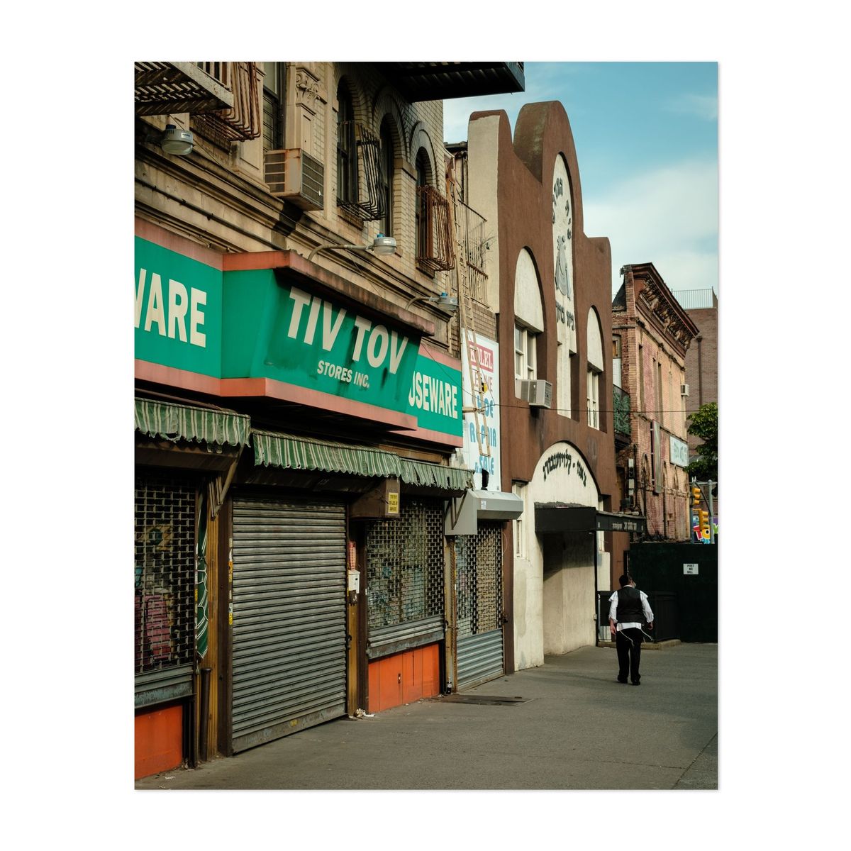 Lee Ave, Brooklyn – image 1 of 2