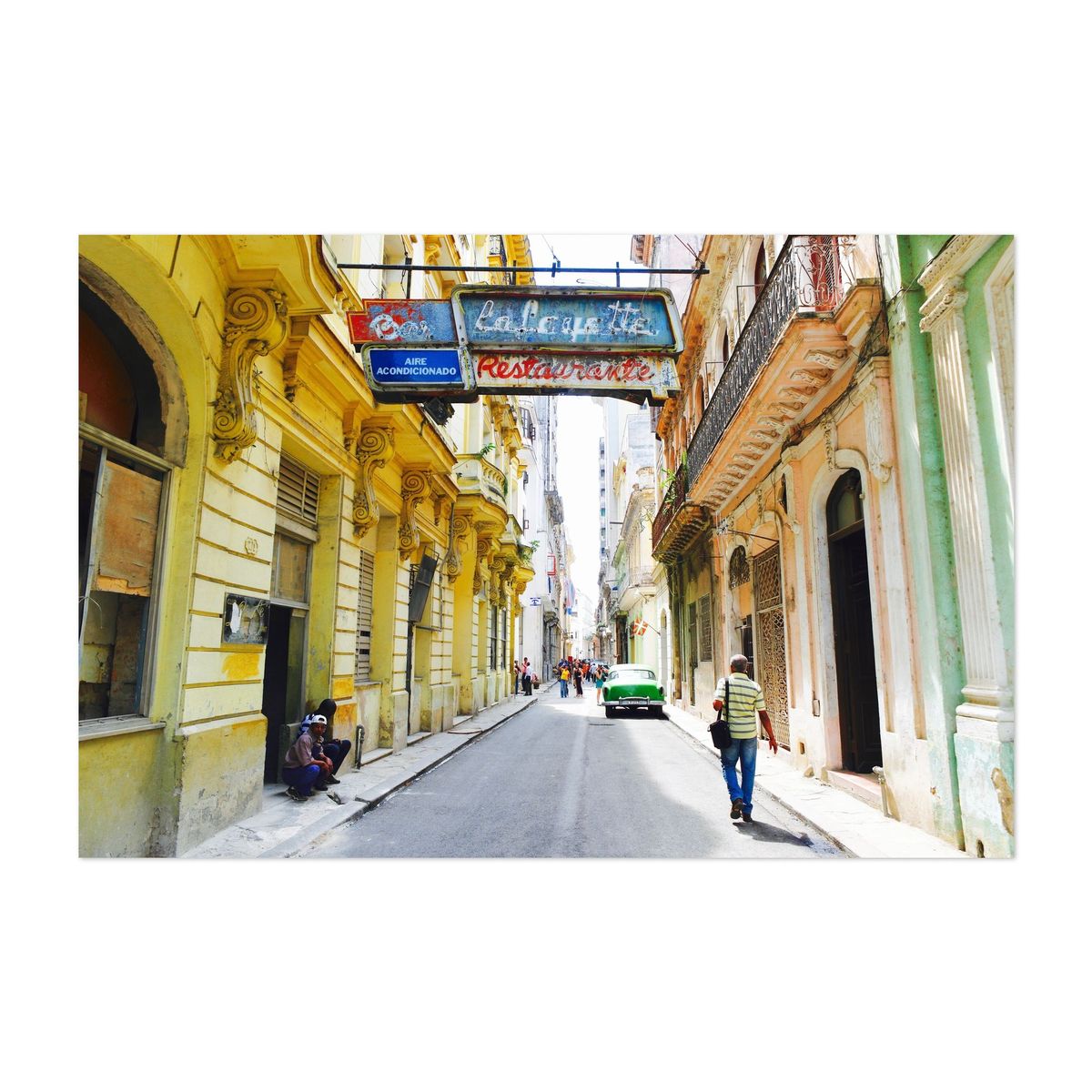 Daytime Streetlife Havana – image 1 of 2