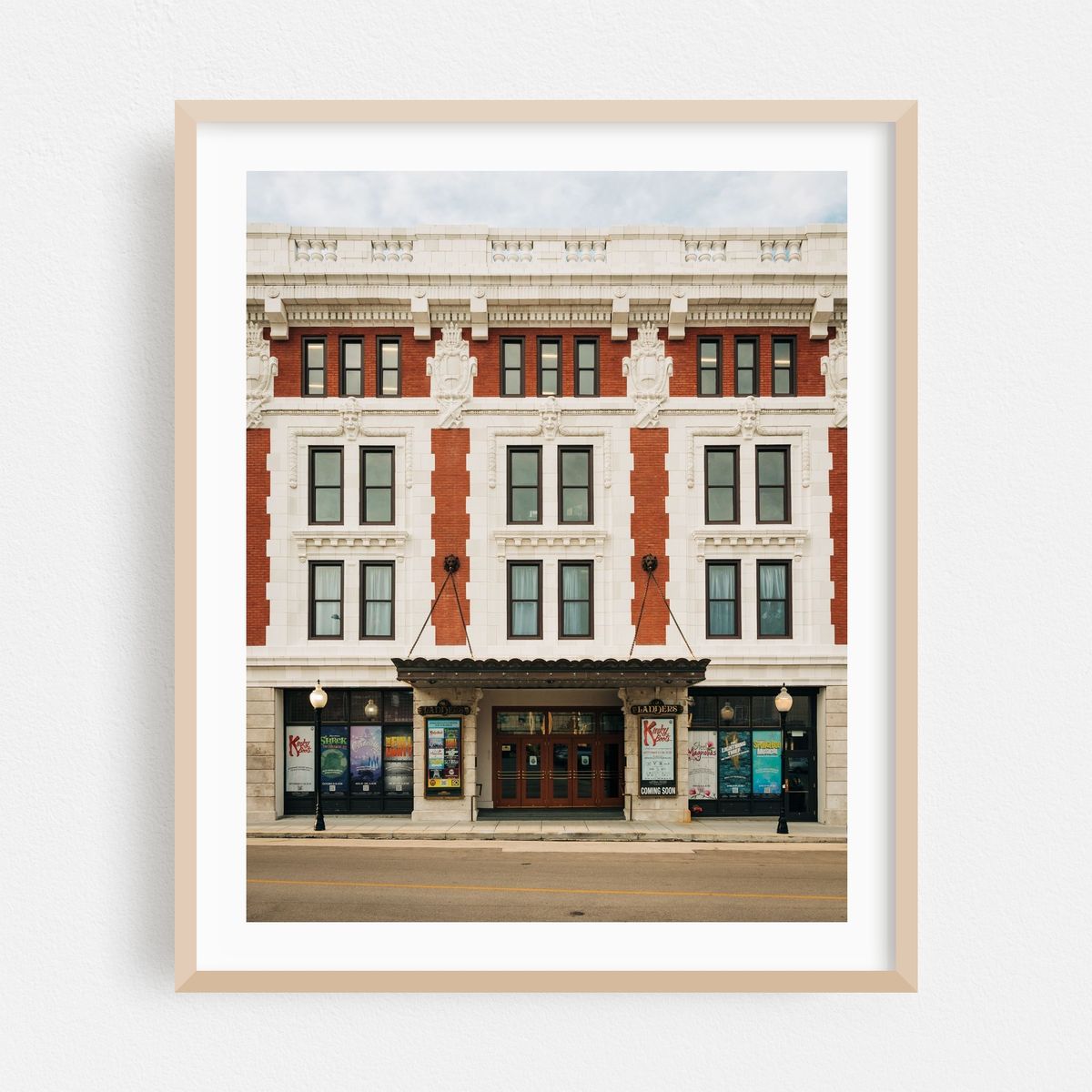 Lander's Theater, Springfield – image 1 of 12