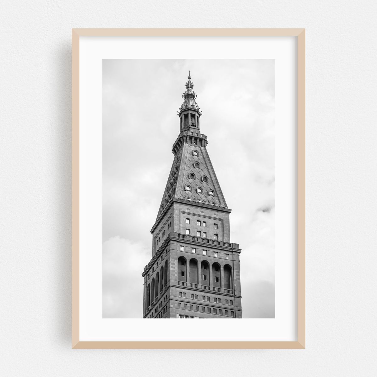 Met Life Tower B&W – image 1 of 16