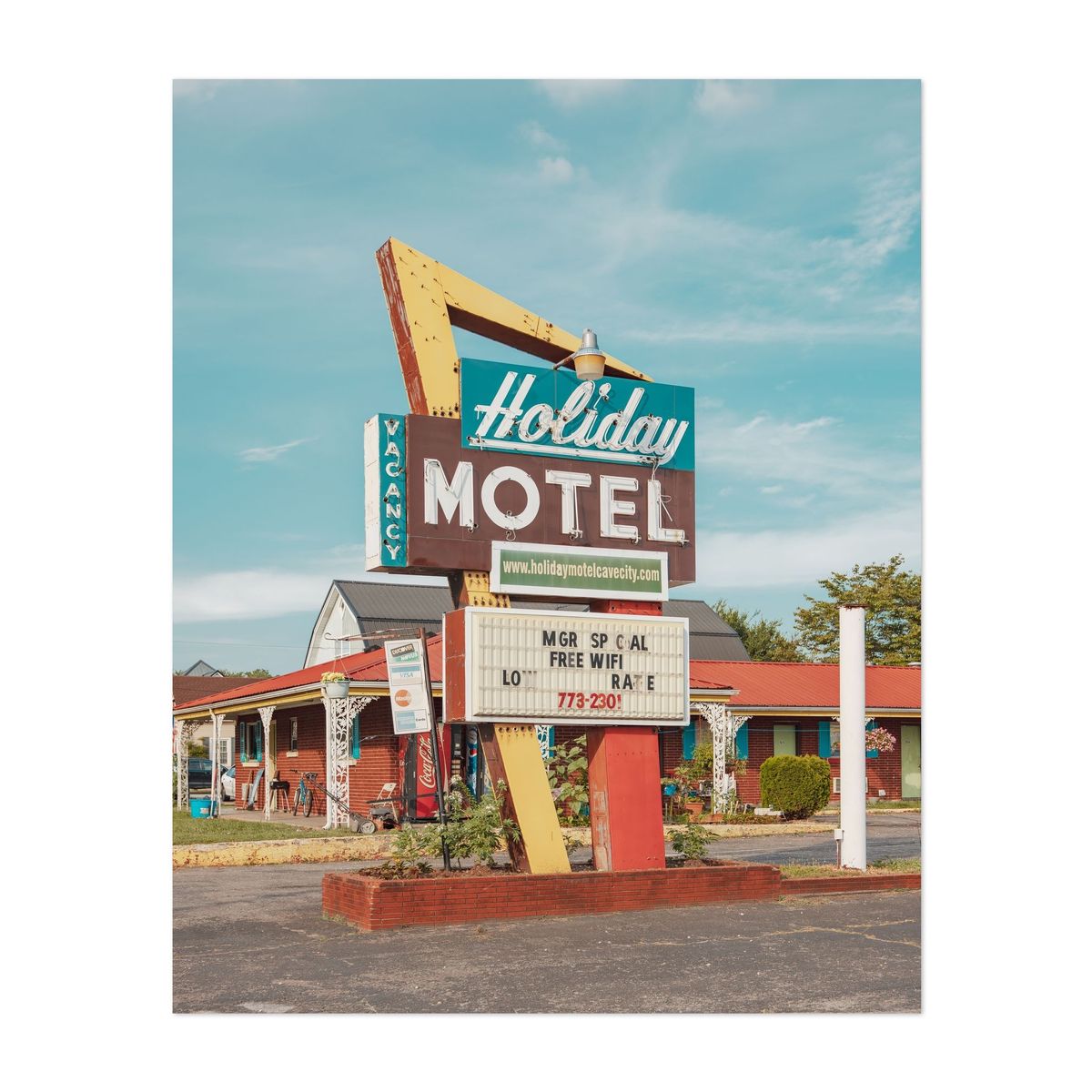 Holiday Motel in Cave City – image 1 of 2