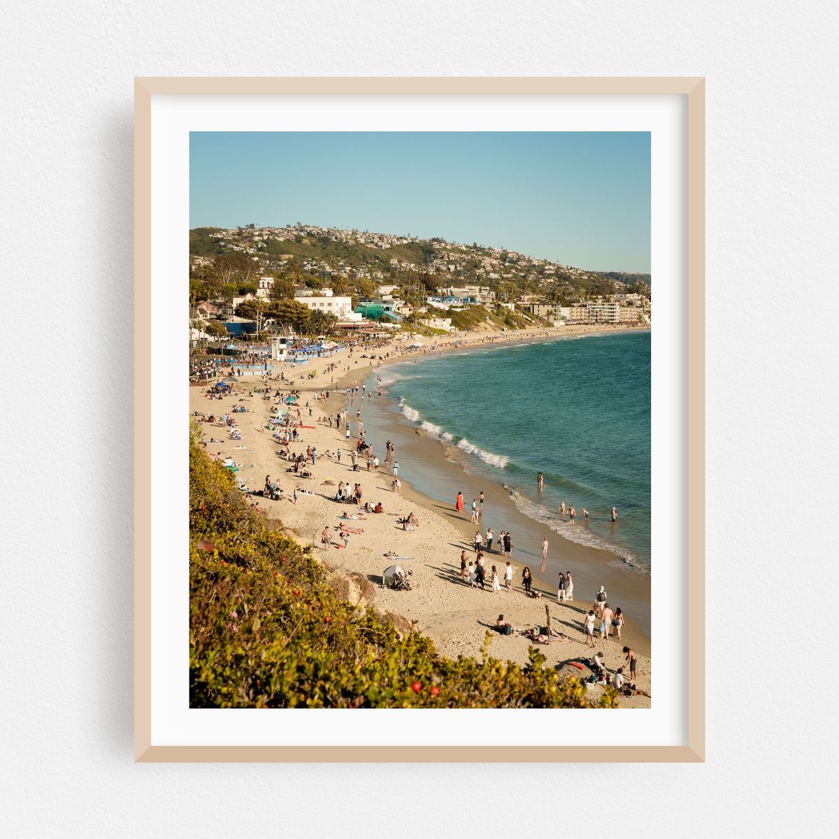 Crowded Main Beach, Laguna Beach 02 – image 1 of 12