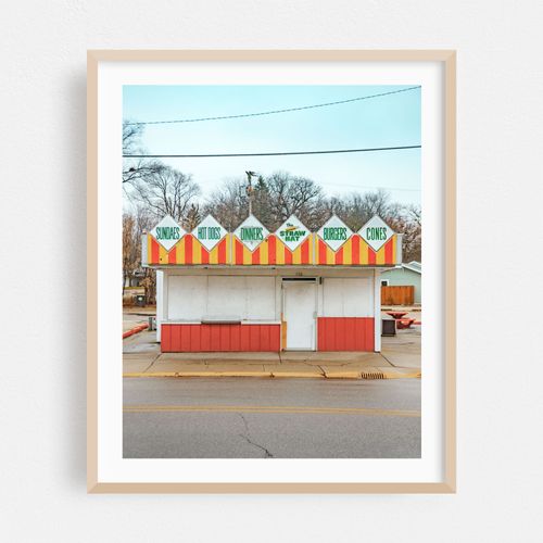 Tom's Straw Hat Storefront