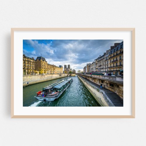 Boat in the Seine at Île de la Cité