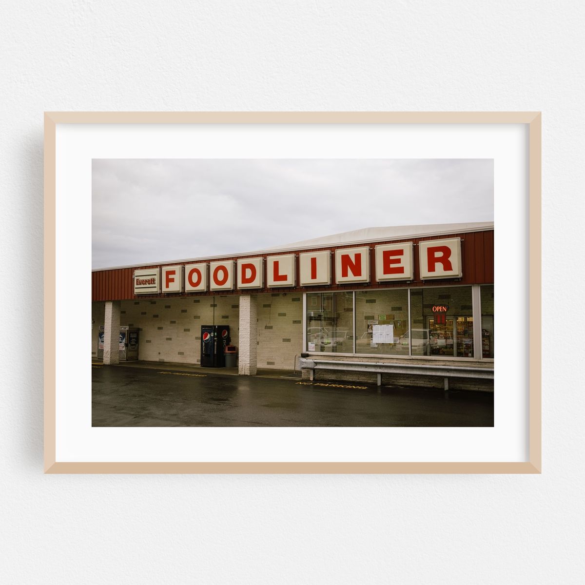 Everett Foodliner – image 1 of 6