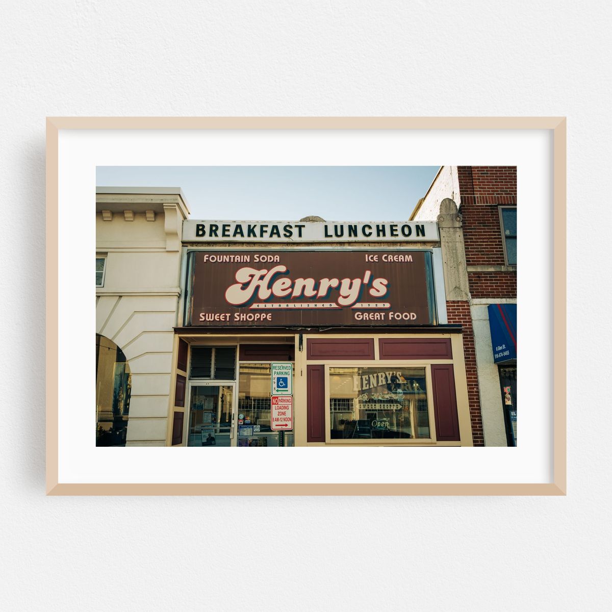 Henry's Confectionery, Glen Cove – image 1 of 6