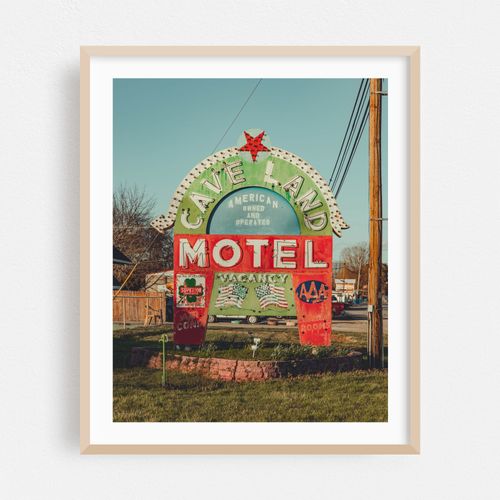 Caveland Motel