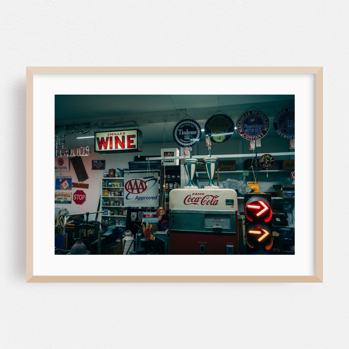 Youngblood's Antiques, Berkeley Springs 04 – image 1 of 6