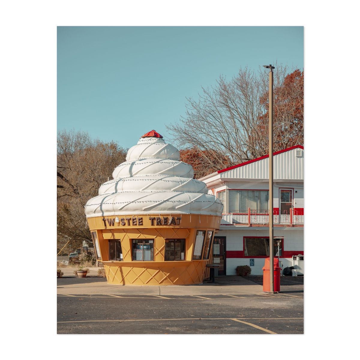 Twistee Treat 02 – image 1 of 2