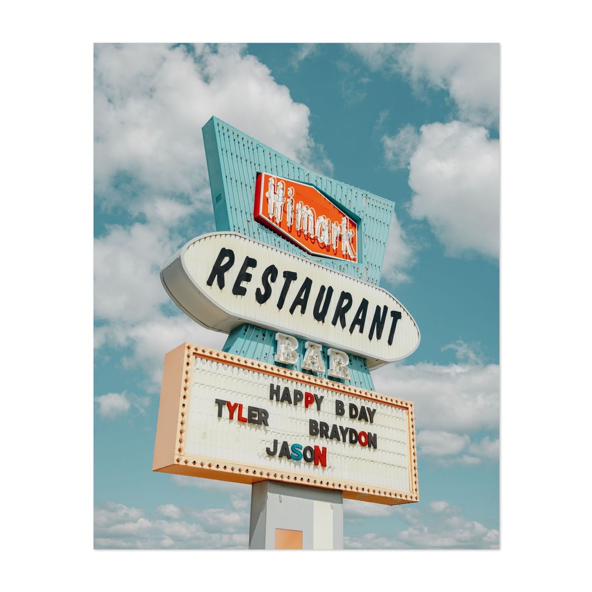 Hi-Mark Restaurant & Lounge 01 – image 1 of 2