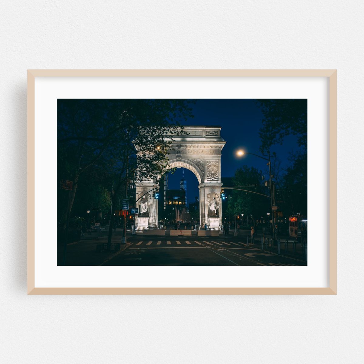 Washington Square Arch at night – image 1 of 6