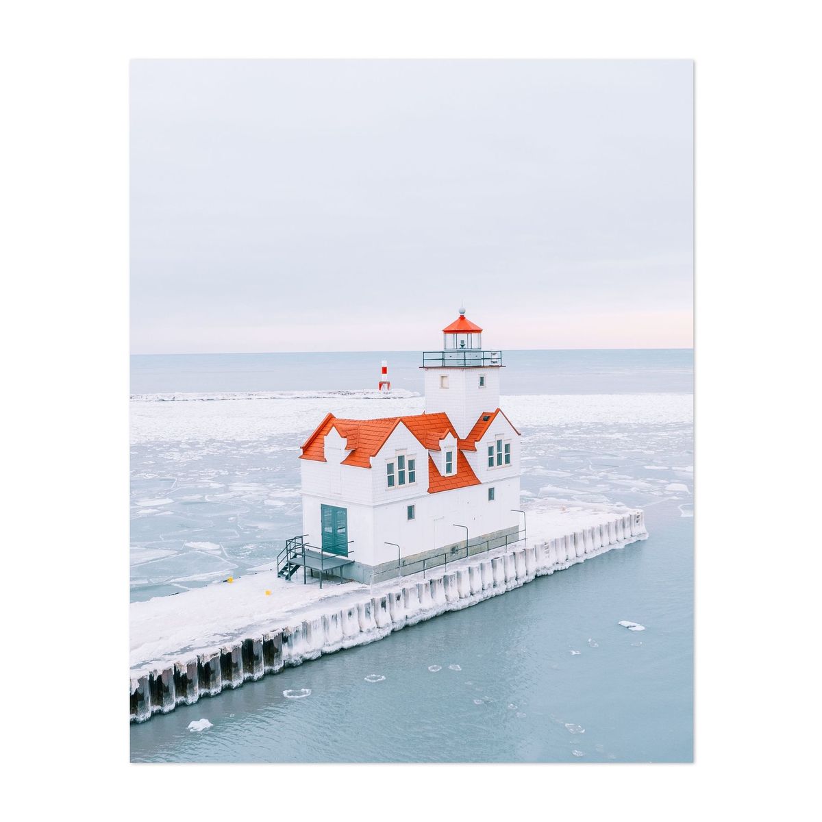 Kewaunee Lighthouse – image 1 of 2