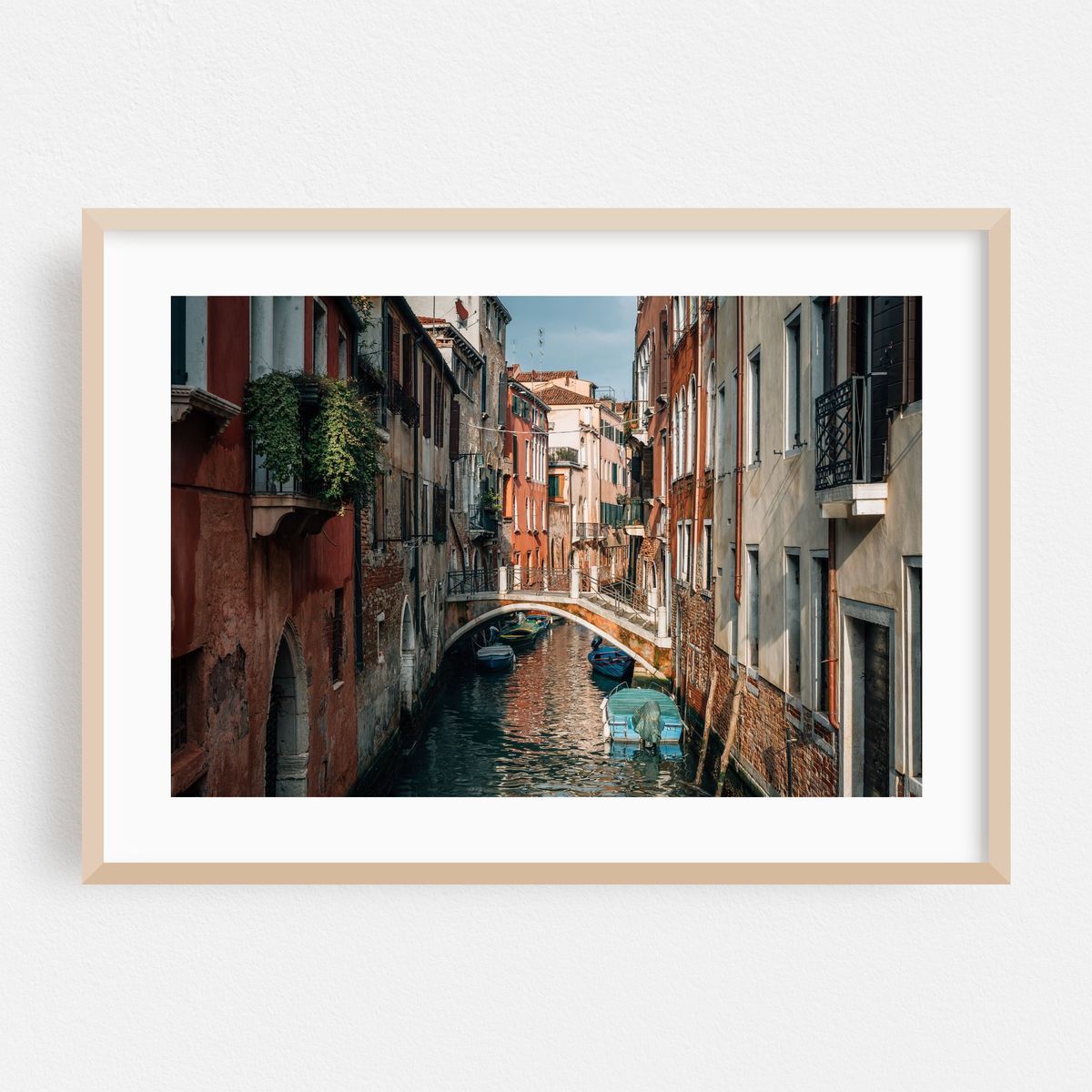 Canal in Dorsoduro – image 1 of 6