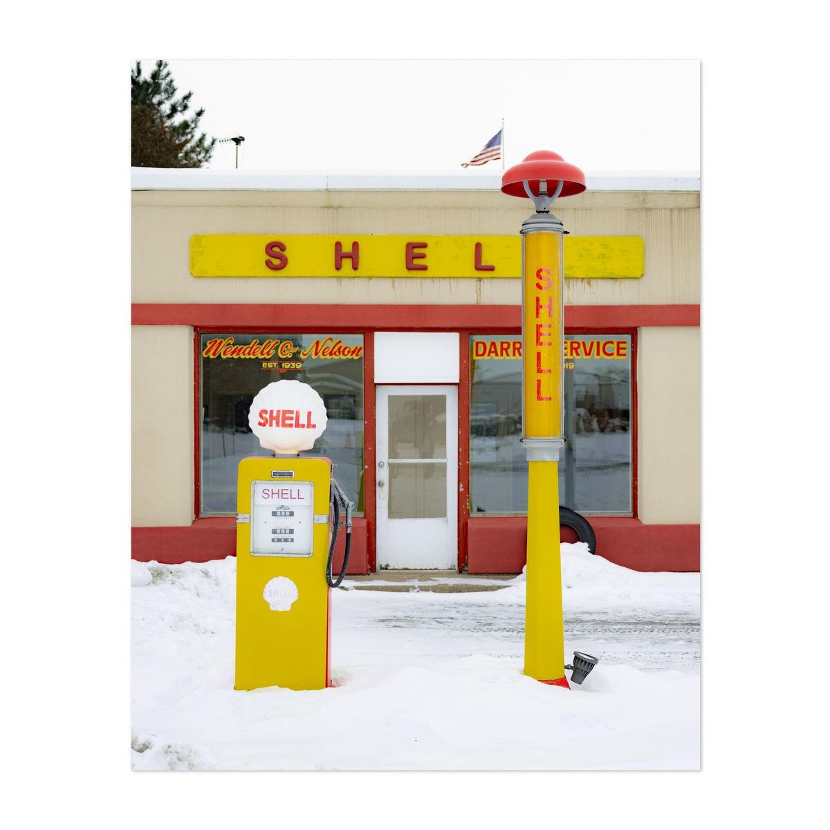 Shell Service Station in La Grange 01 – image 1 of 2