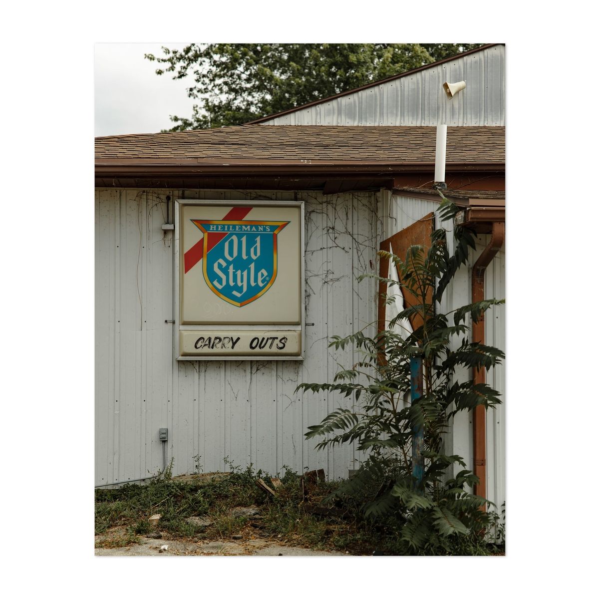 The Sunshine Corner Liquor Store 01 – image 1 of 2