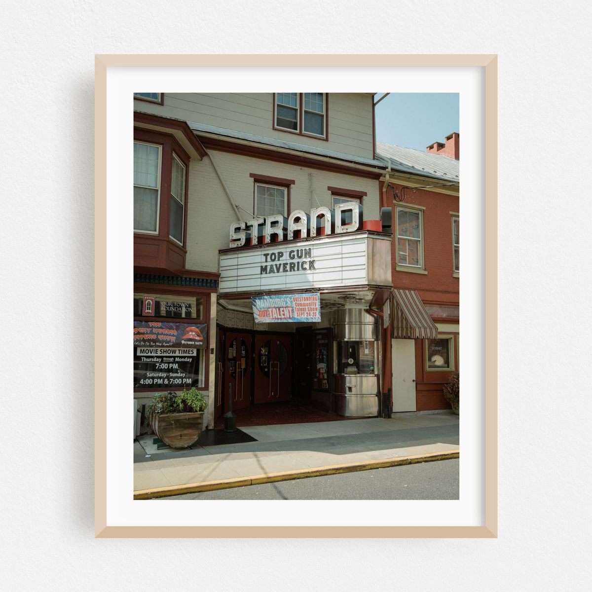 Hamburg Strand Theater 02 – image 1 of 12