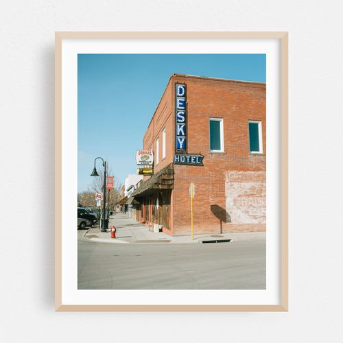 Desky Hotel, Brush
