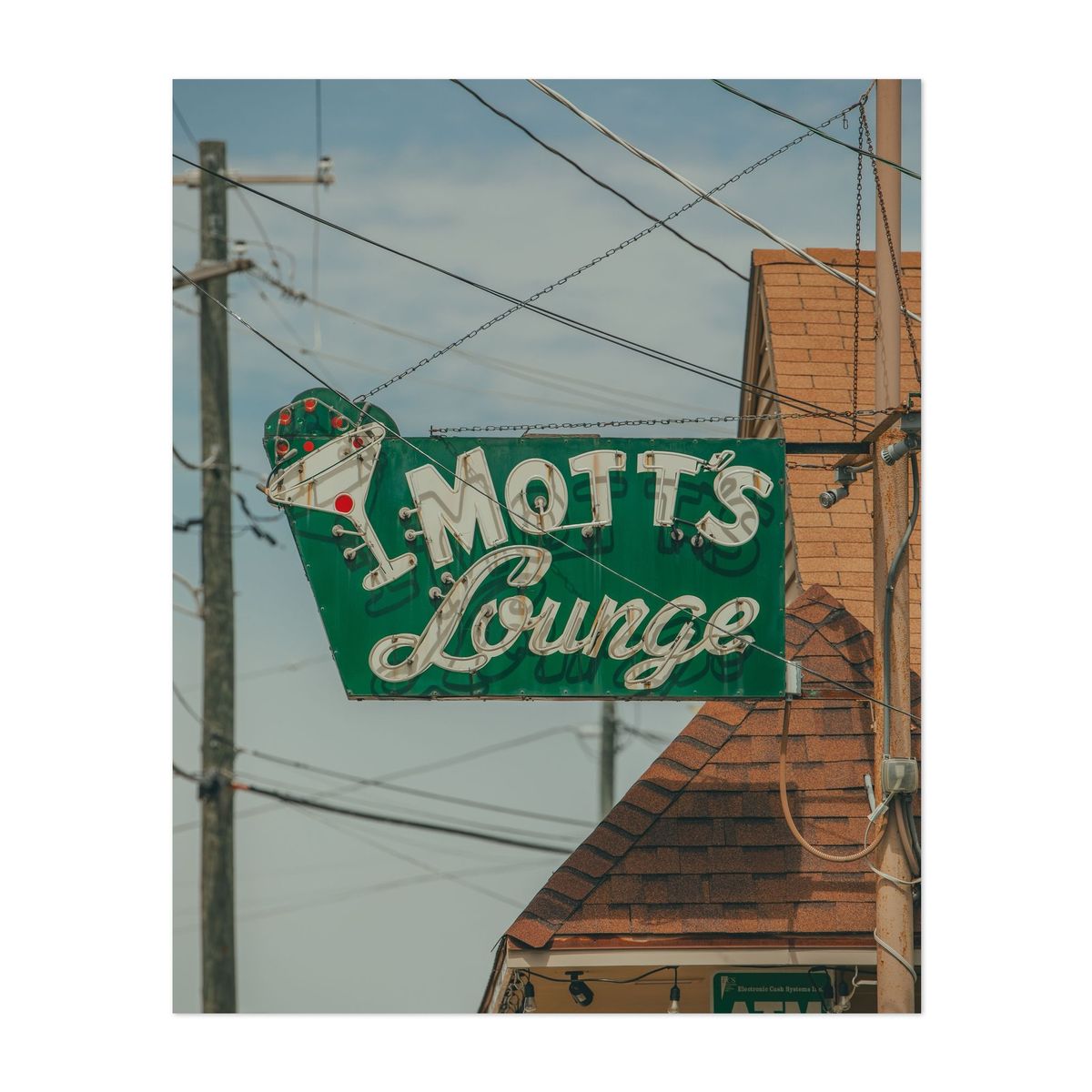 Mott's Lounge 01 – image 1 of 2