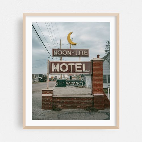 Moon-Lite Motel, Versailles
