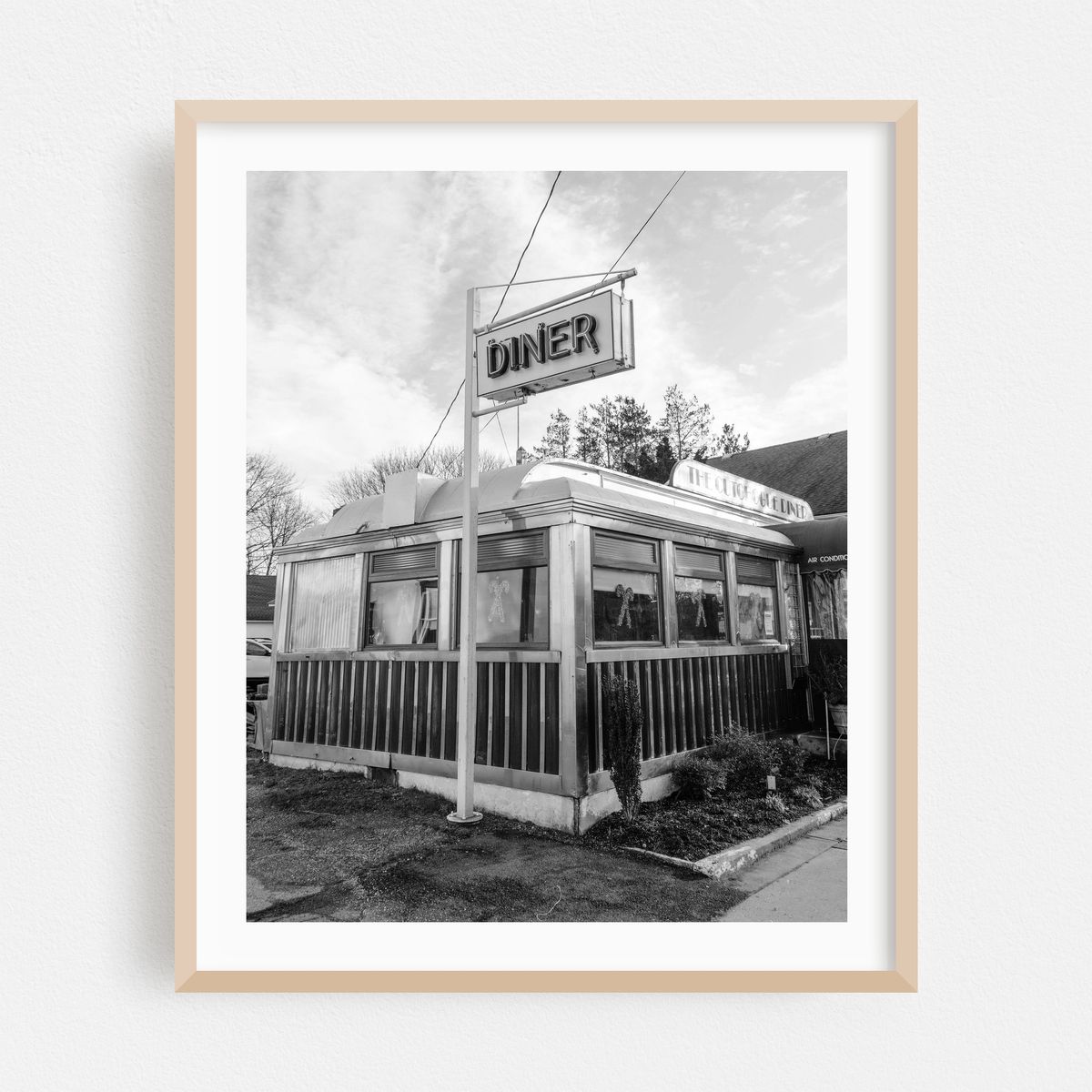 Cutchogue Diner B&W – image 1 of 12