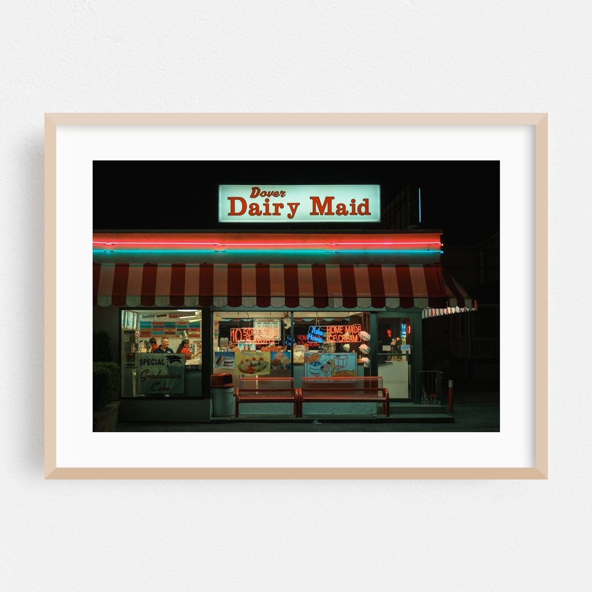 Dover Dairy Maid at Night 02 – image 1 of 6