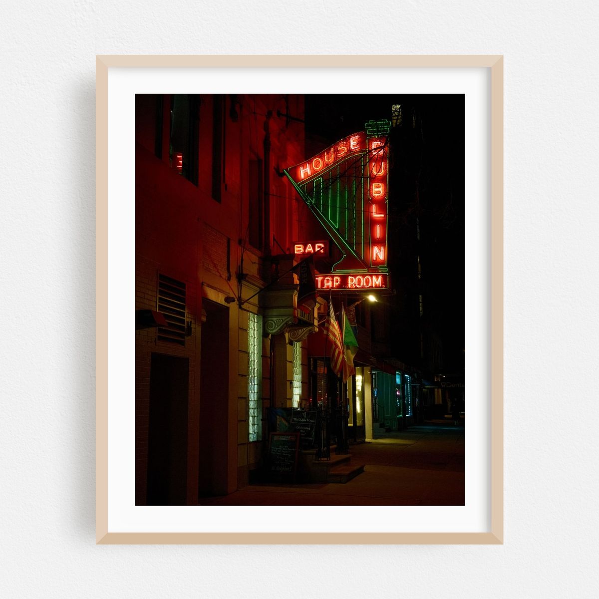 Dublin House, Upper West Side 01 – image 1 of 12