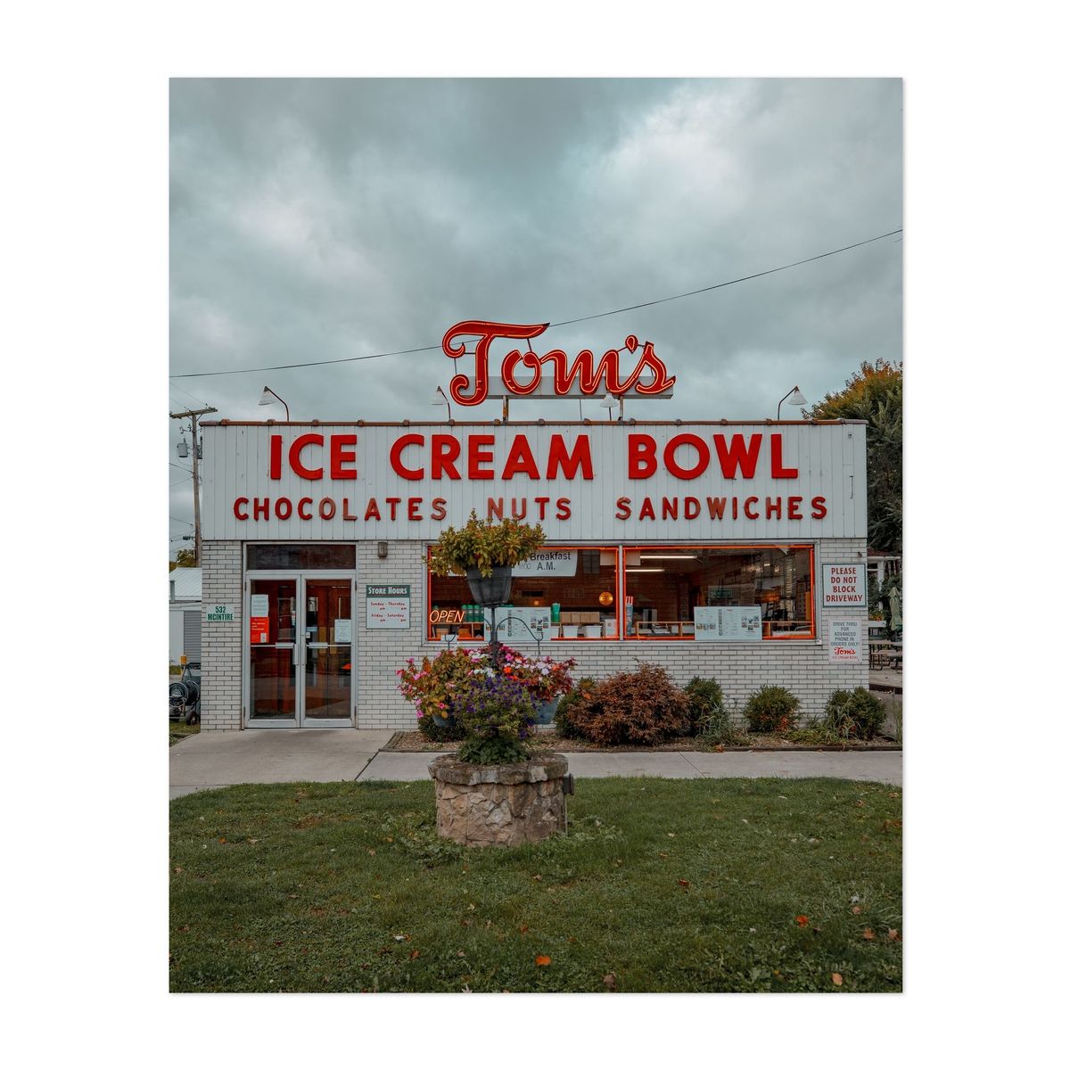 Tom's Ice Cream Bowl – image 1 of 2