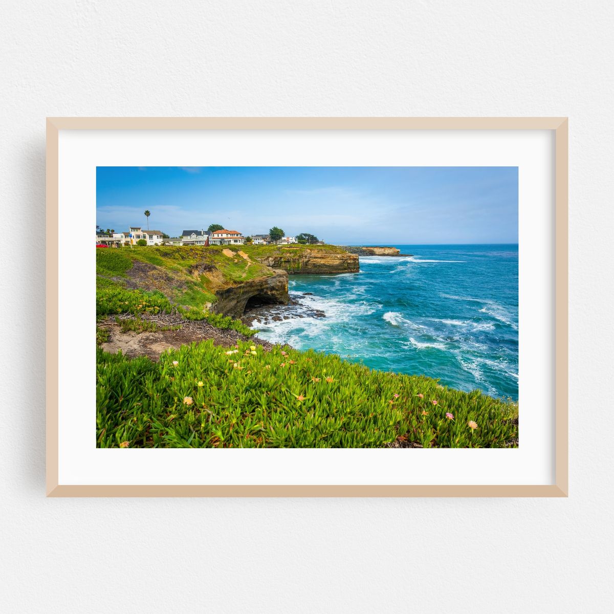 Cliffs along the Pacific – image 1 of 6