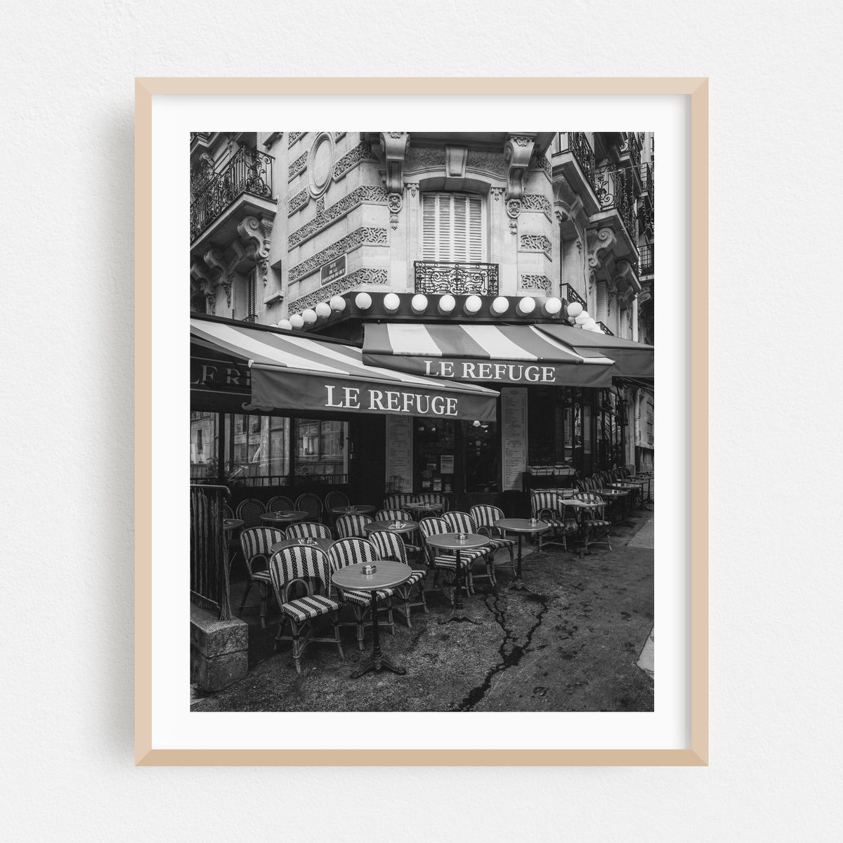 Le Refuge, Montmartre B&W – image 1 of 12