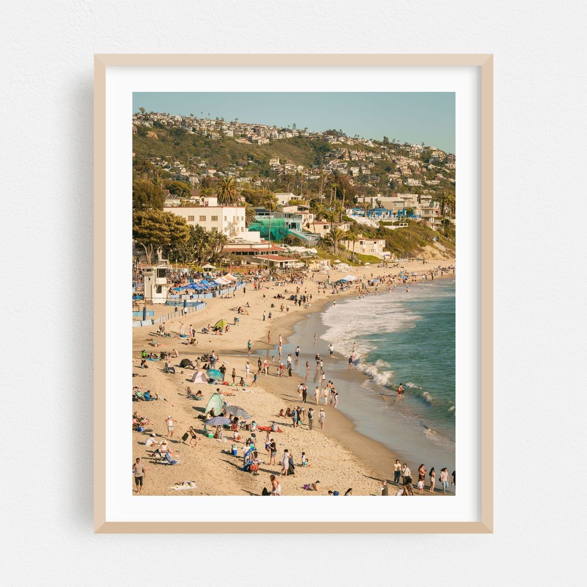 Crowded Main Beach, Laguna Beach – image 1 of 12