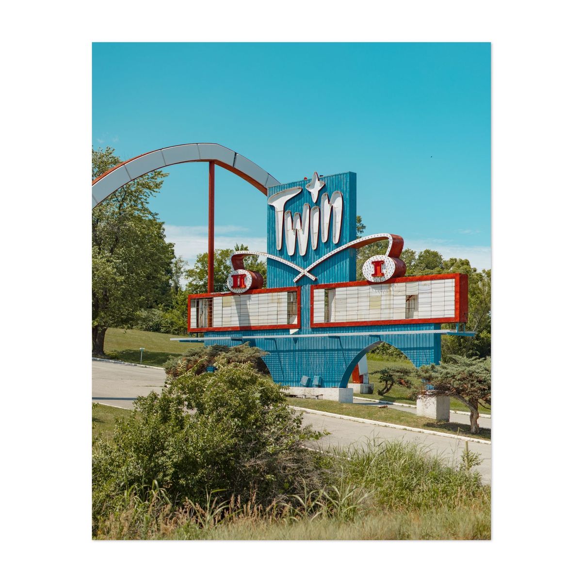 B&B Theatres Twin Drive-In 02 – image 1 of 2
