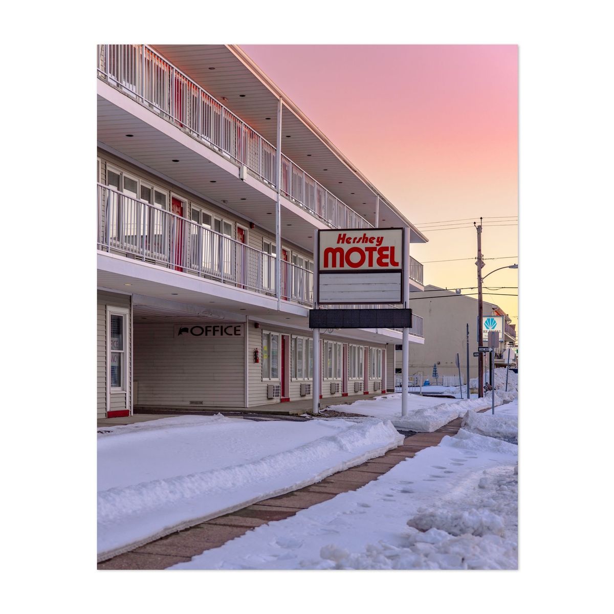 Hershey Motel Sunset 02 – image 1 of 2